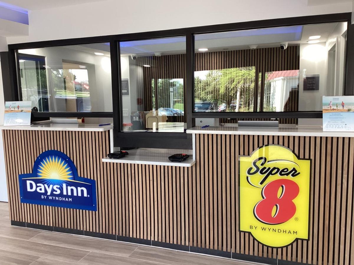 Super 8 By Wyndham Baltimore Northwest Windsor Mill Exterior photo
