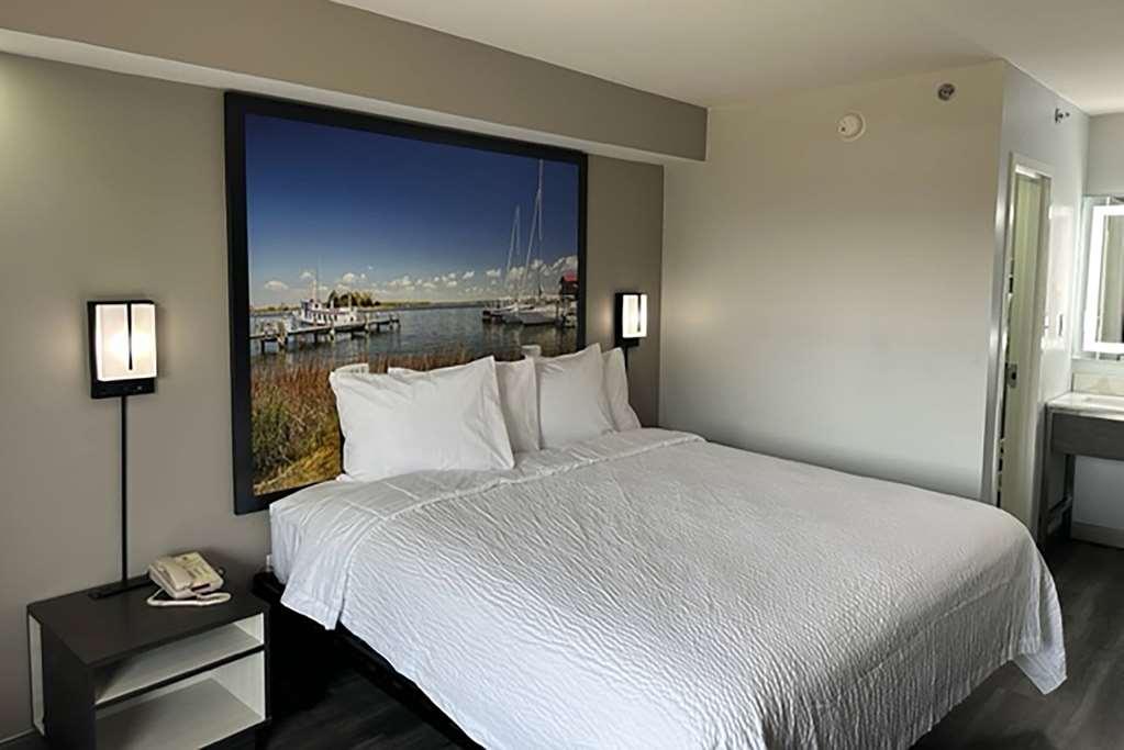 Super 8 By Wyndham Baltimore Northwest Windsor Mill Room photo